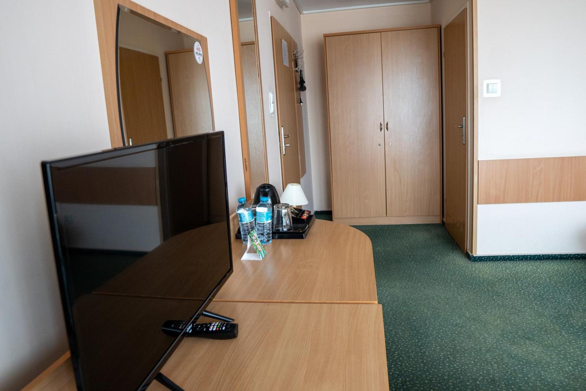 ורשה Hotel Wilanow מראה חיצוני תמונה